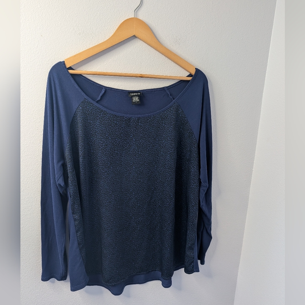 Torrid Leopard Print Raglan‎ Long Sleeve Top Dark Purple-Blue Size 1